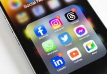 Smartphone screen displaying various social media application icons