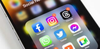 Smartphone screen displaying various social media application icons