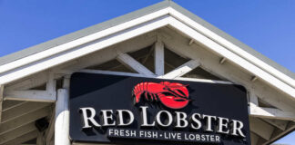 Sign for Red Lobster restaurant displaying fresh fish and live lobster